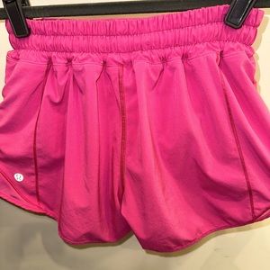 Lululemon Hotty Hot sonic pink low rise 2.5 inch length